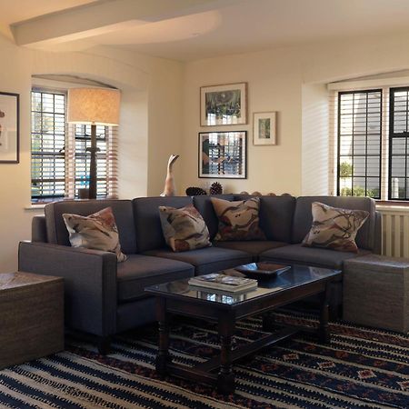 The Hare & Hounds Hotel Тетбери Экстерьер фото