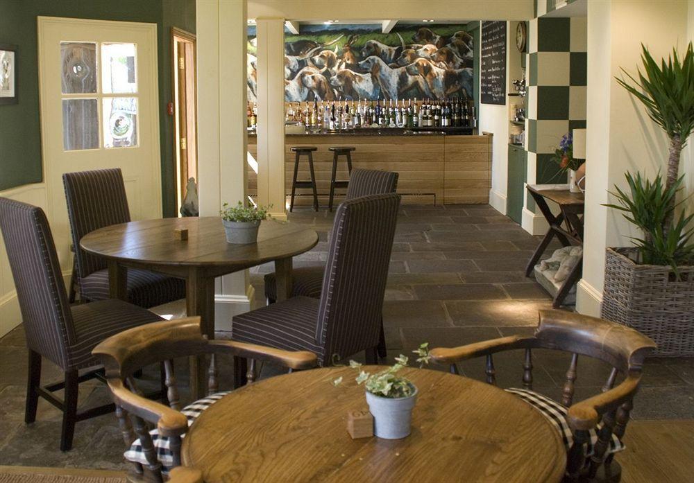 The Hare & Hounds Hotel Тетбери Ресторан фото