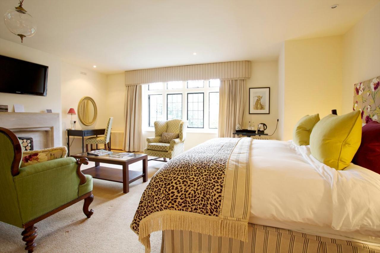 The Hare & Hounds Hotel Тетбери Экстерьер фото