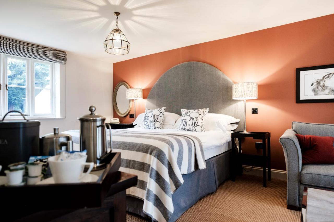 The Hare & Hounds Hotel Тетбери Экстерьер фото