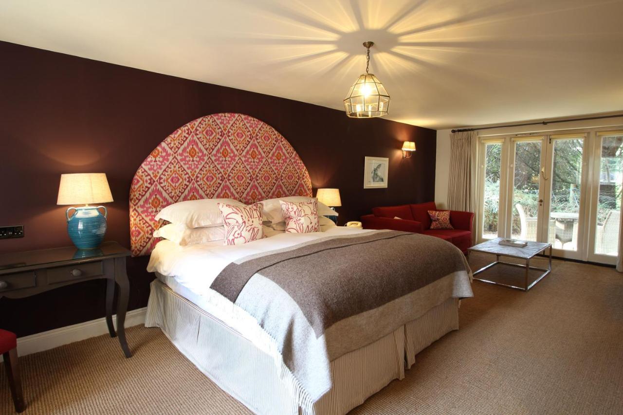 The Hare & Hounds Hotel Тетбери Экстерьер фото