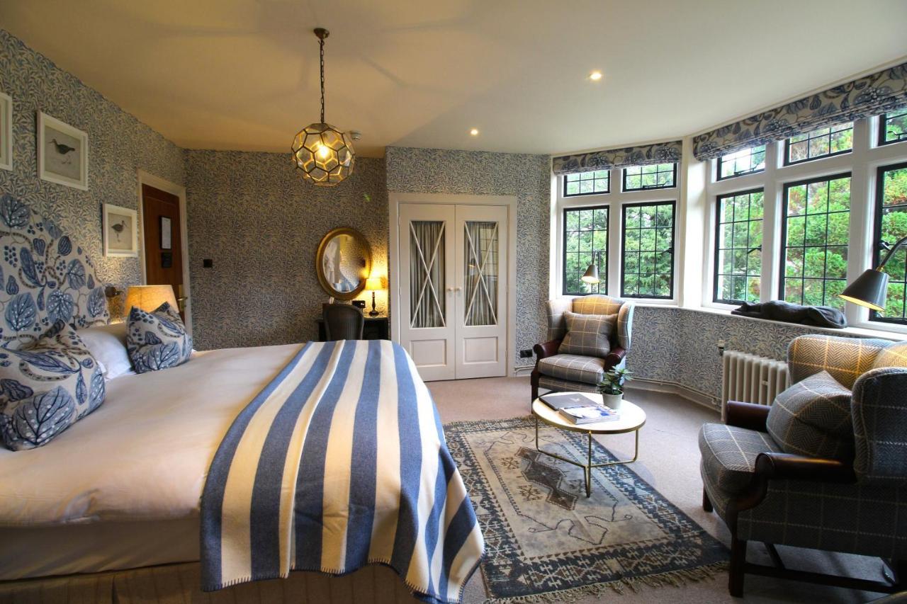 The Hare & Hounds Hotel Тетбери Экстерьер фото