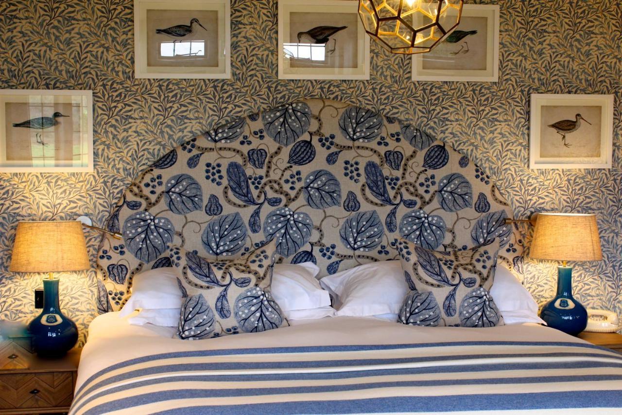 The Hare & Hounds Hotel Тетбери Экстерьер фото