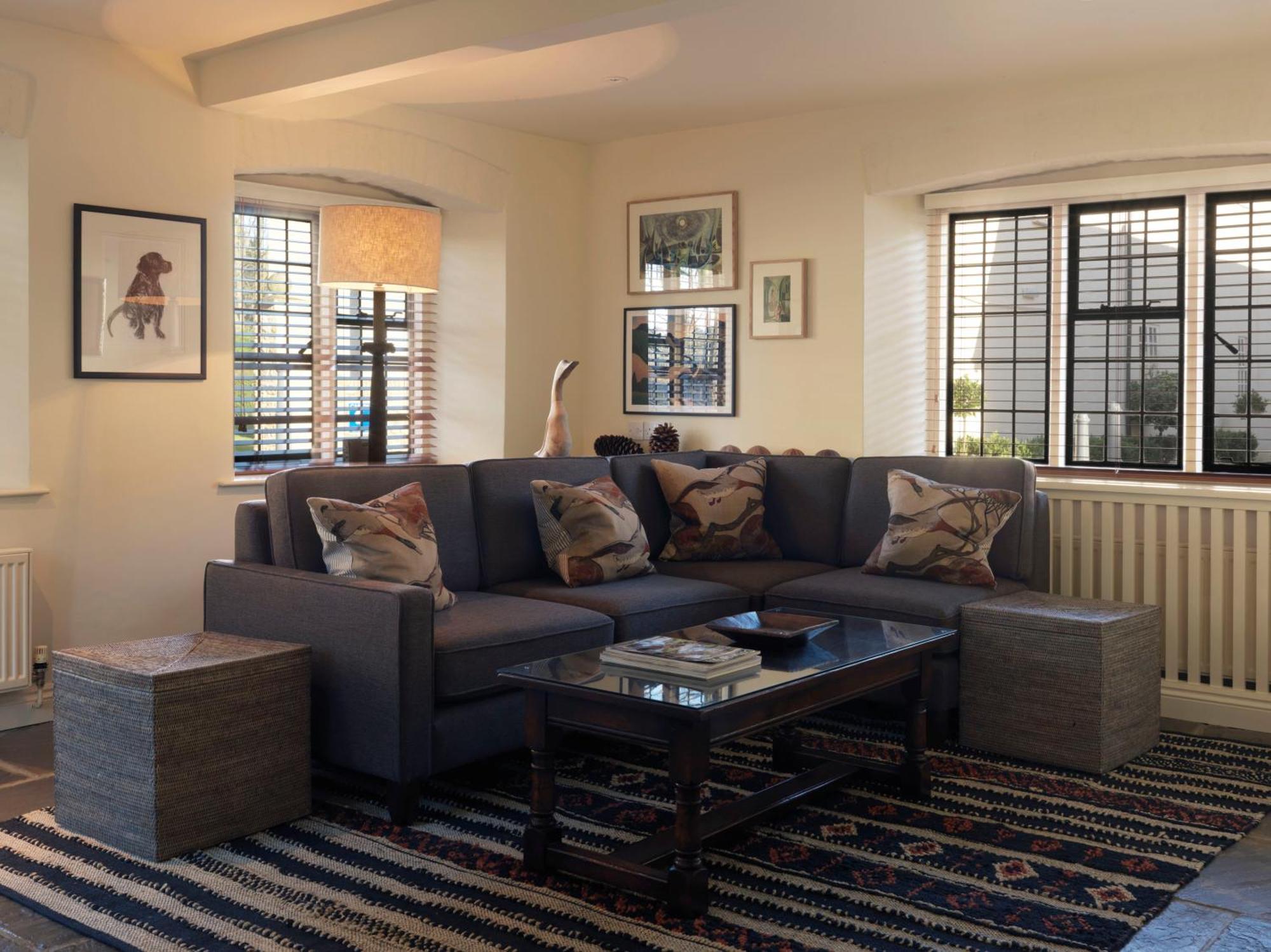 The Hare & Hounds Hotel Тетбери Экстерьер фото