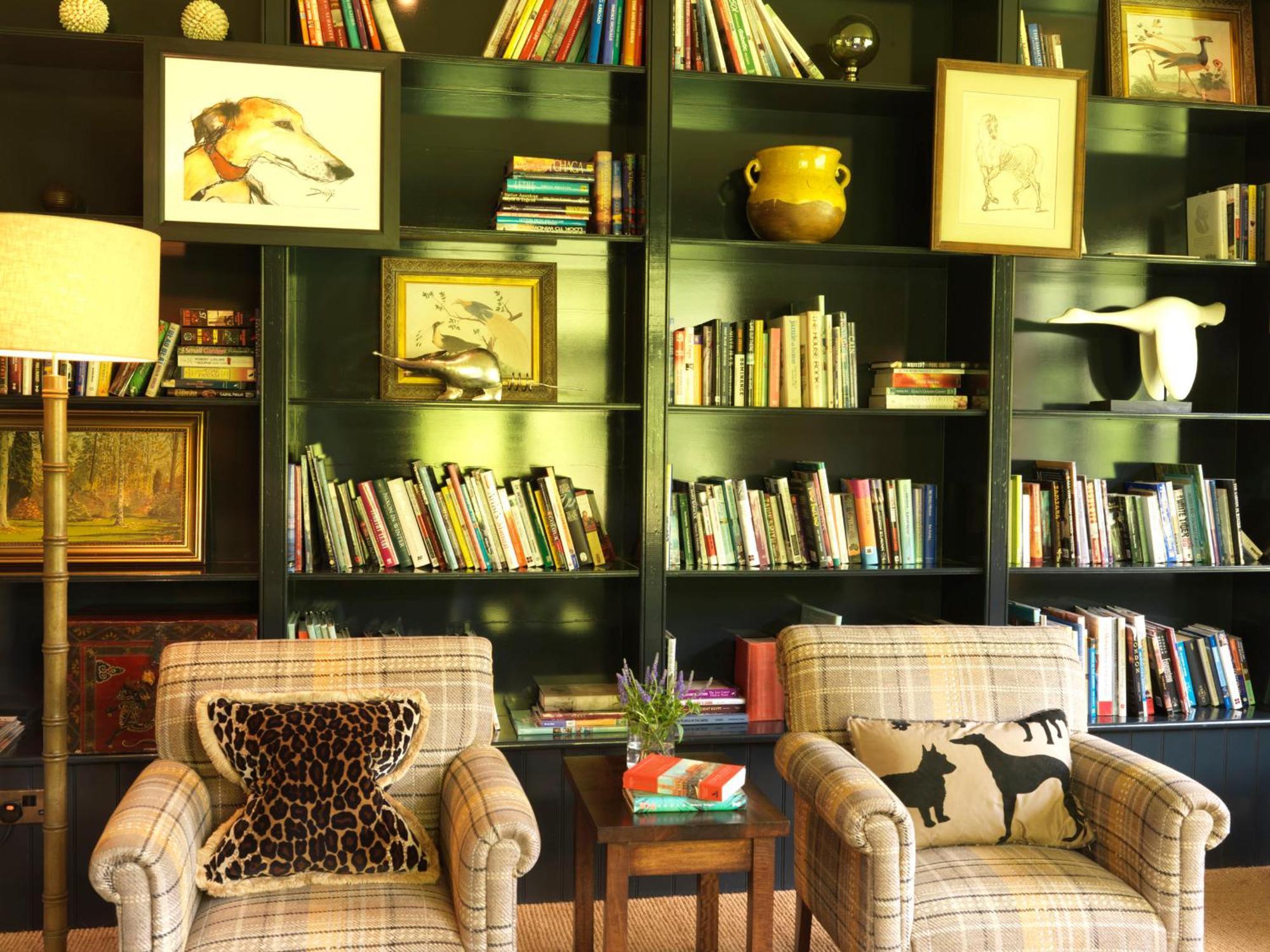 The Hare & Hounds Hotel Тетбери Экстерьер фото
