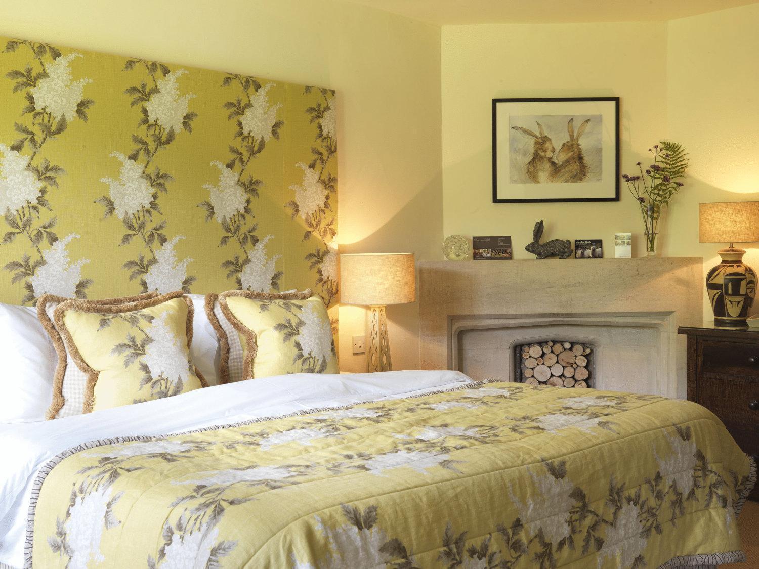 The Hare & Hounds Hotel Тетбери Экстерьер фото