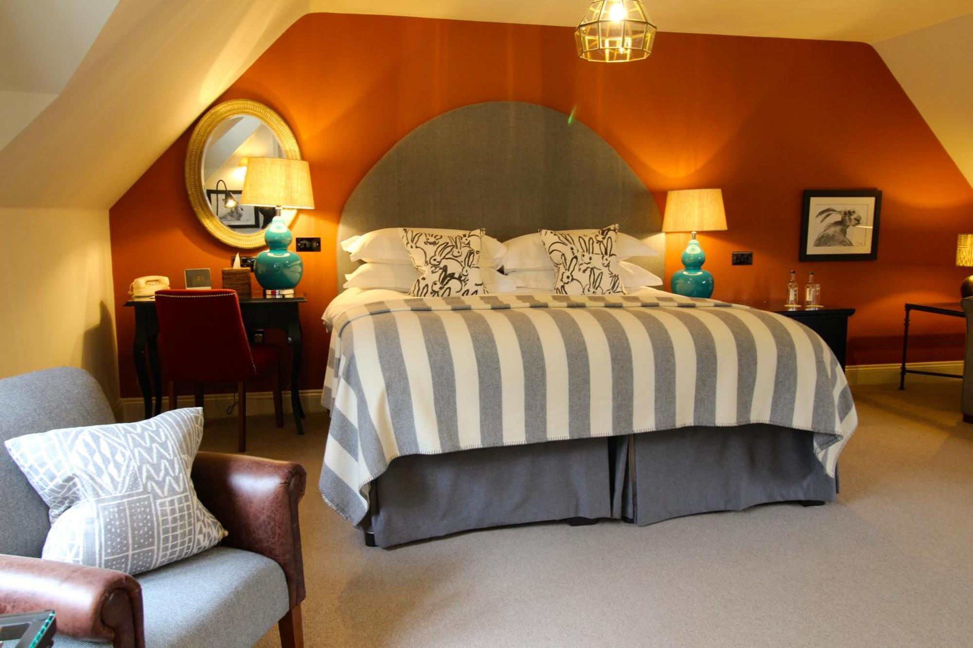 The Hare & Hounds Hotel Тетбери Номер фото