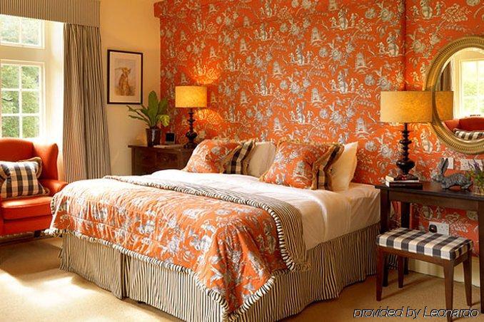 The Hare & Hounds Hotel Тетбери Номер фото