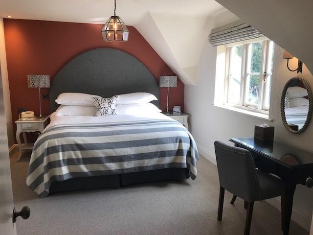 The Hare & Hounds Hotel Тетбери Экстерьер фото