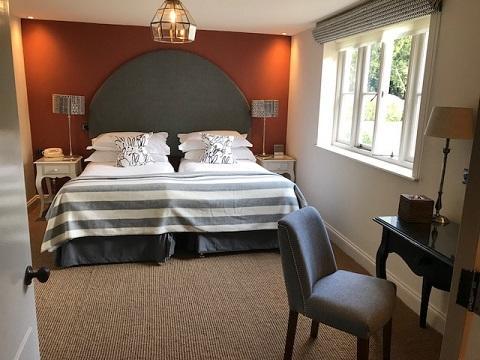 The Hare & Hounds Hotel Тетбери Экстерьер фото