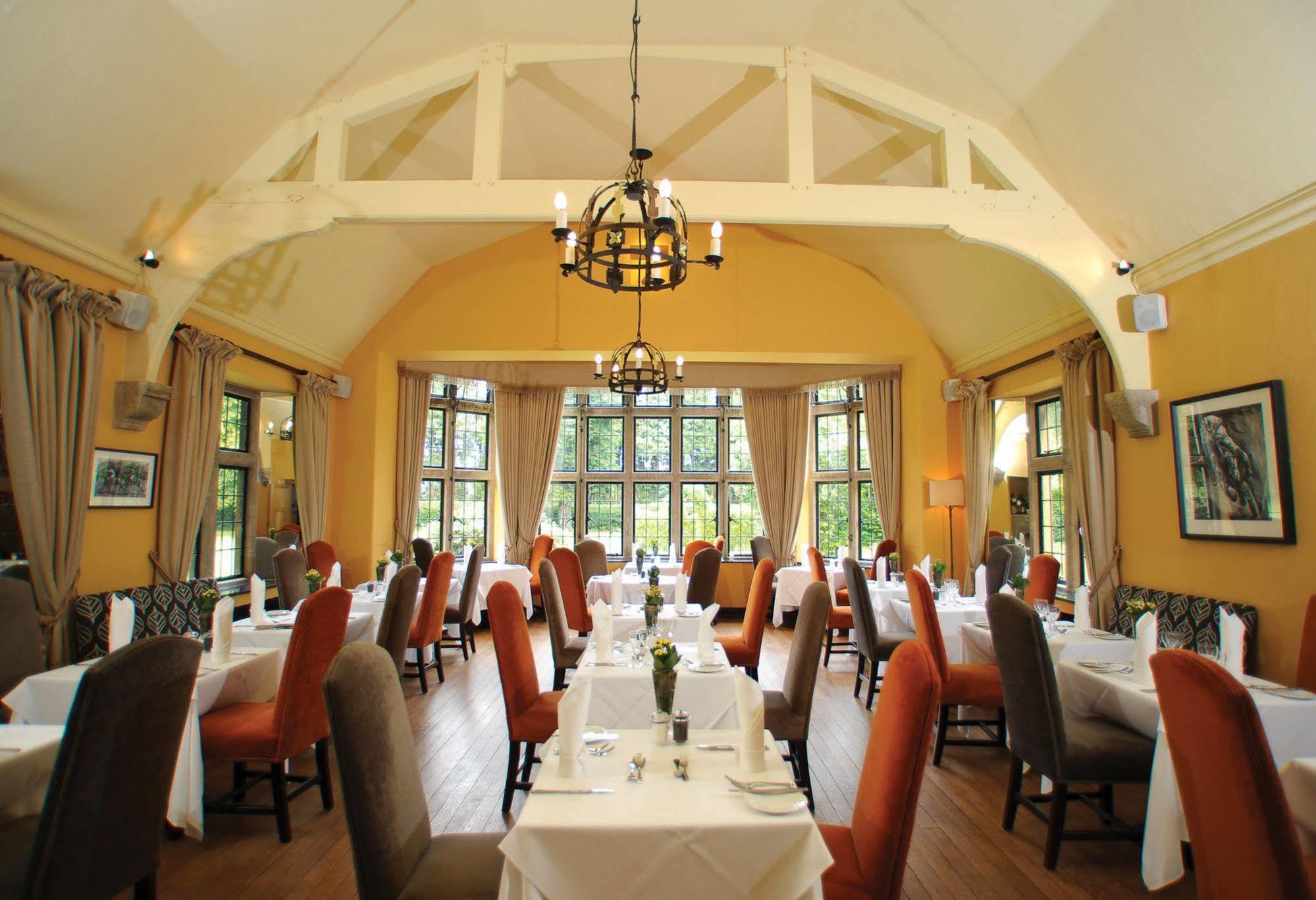 The Hare & Hounds Hotel Тетбери Экстерьер фото