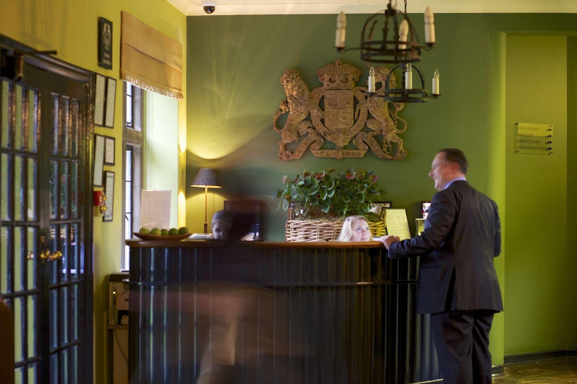 The Hare & Hounds Hotel Тетбери Экстерьер фото