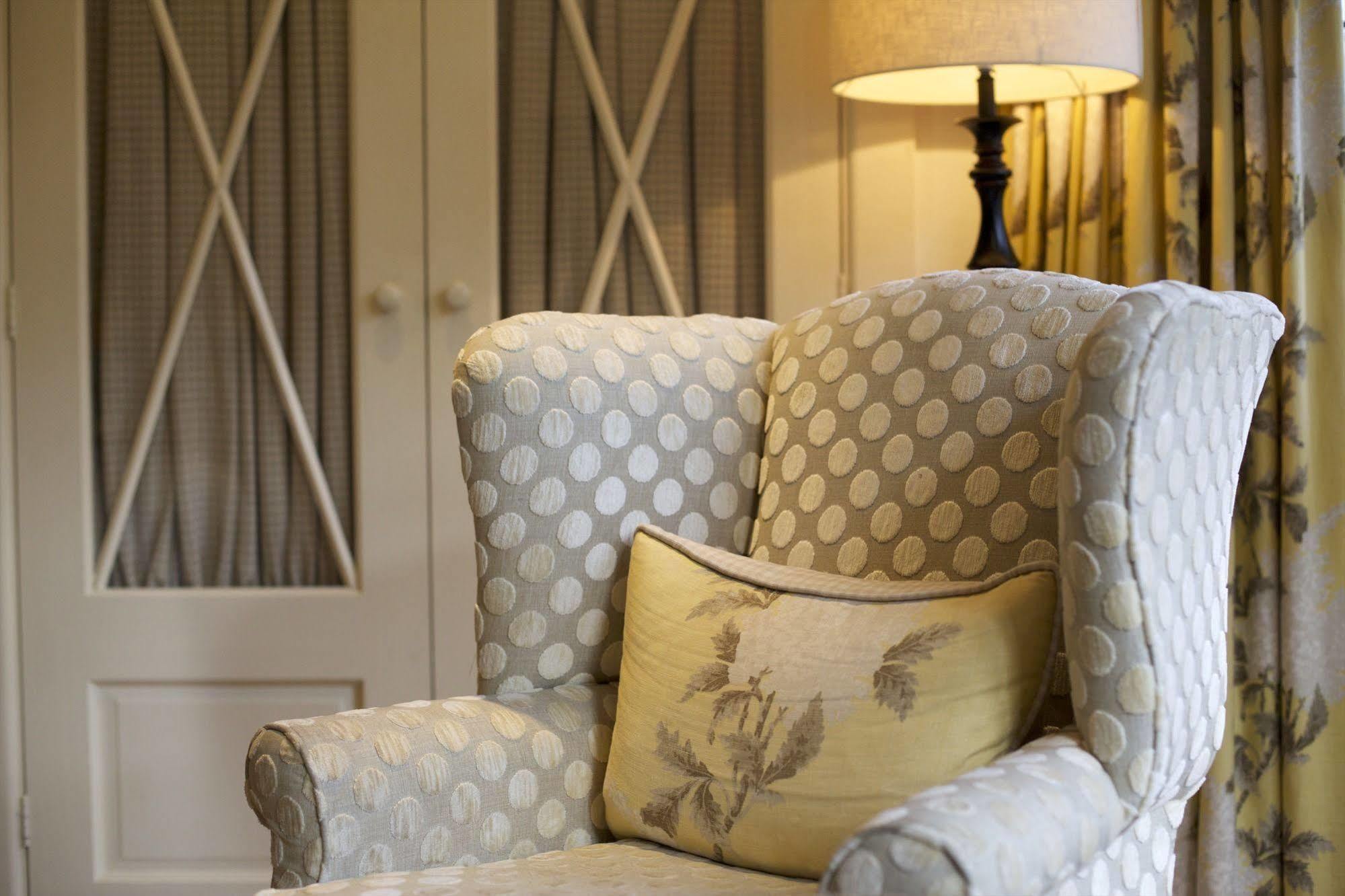 The Hare & Hounds Hotel Тетбери Экстерьер фото