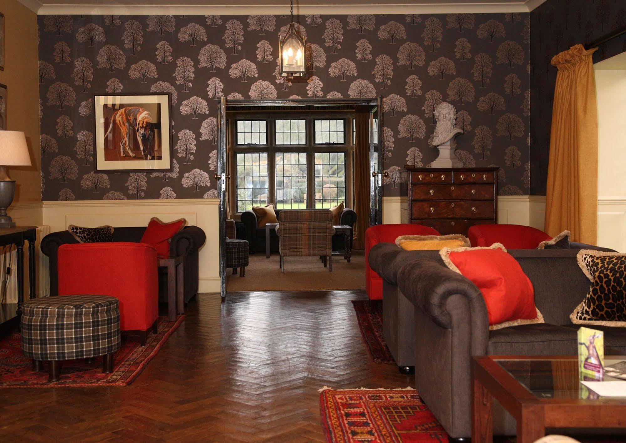 The Hare & Hounds Hotel Тетбери Экстерьер фото