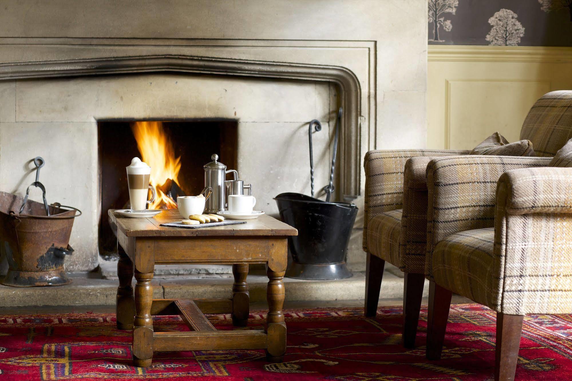 The Hare & Hounds Hotel Тетбери Экстерьер фото
